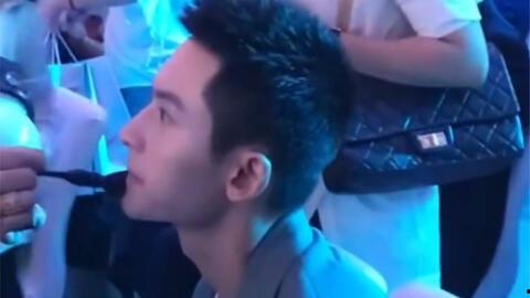 吃娱乐瓜的女孩,揭秘吃娱乐瓜女孩的趣味生活