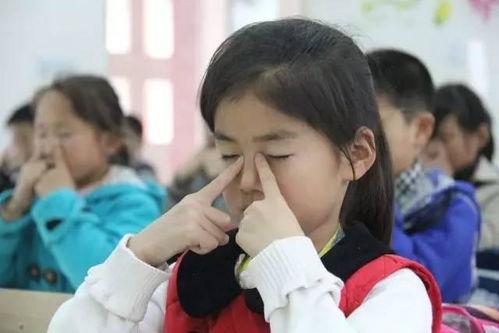 娱乐吃瓜酱做眼保健操,护眼又养生